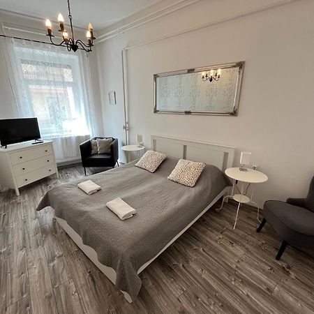 Pacsirta Apartmanhaz Егер Екстериор снимка