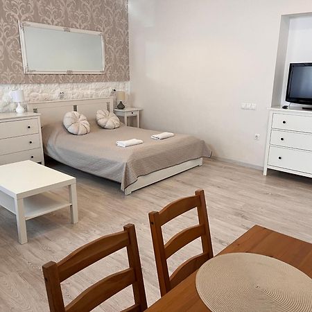Pacsirta Apartmanhaz Егер Екстериор снимка