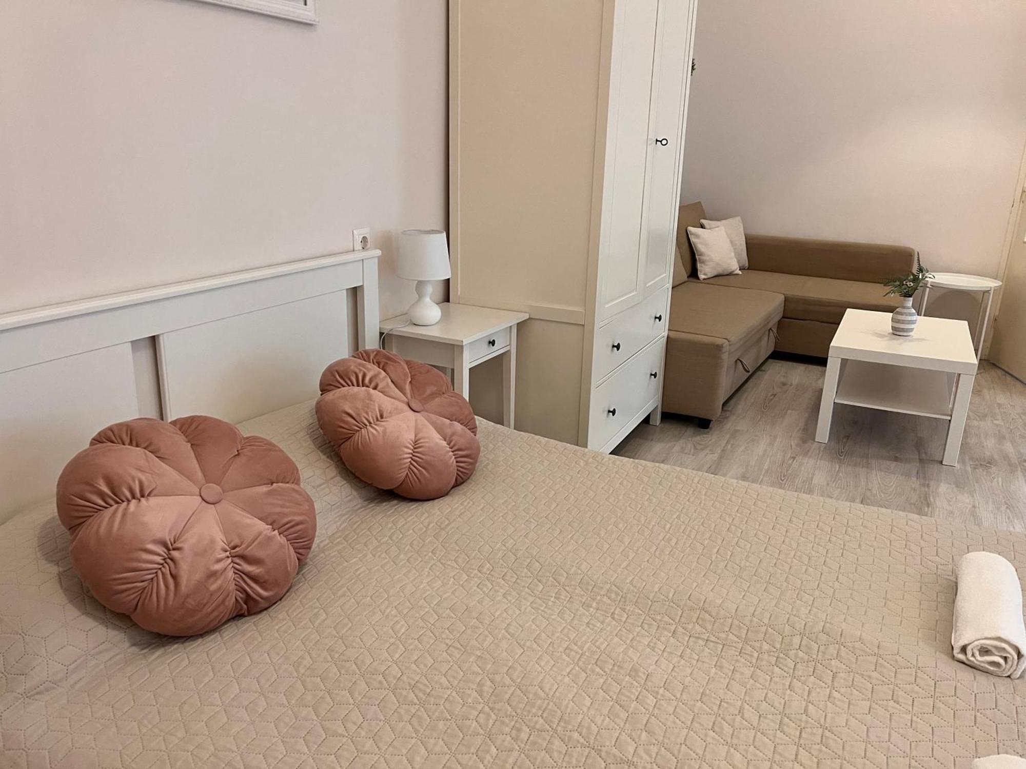 Pacsirta Apartmanhaz Егер Екстериор снимка