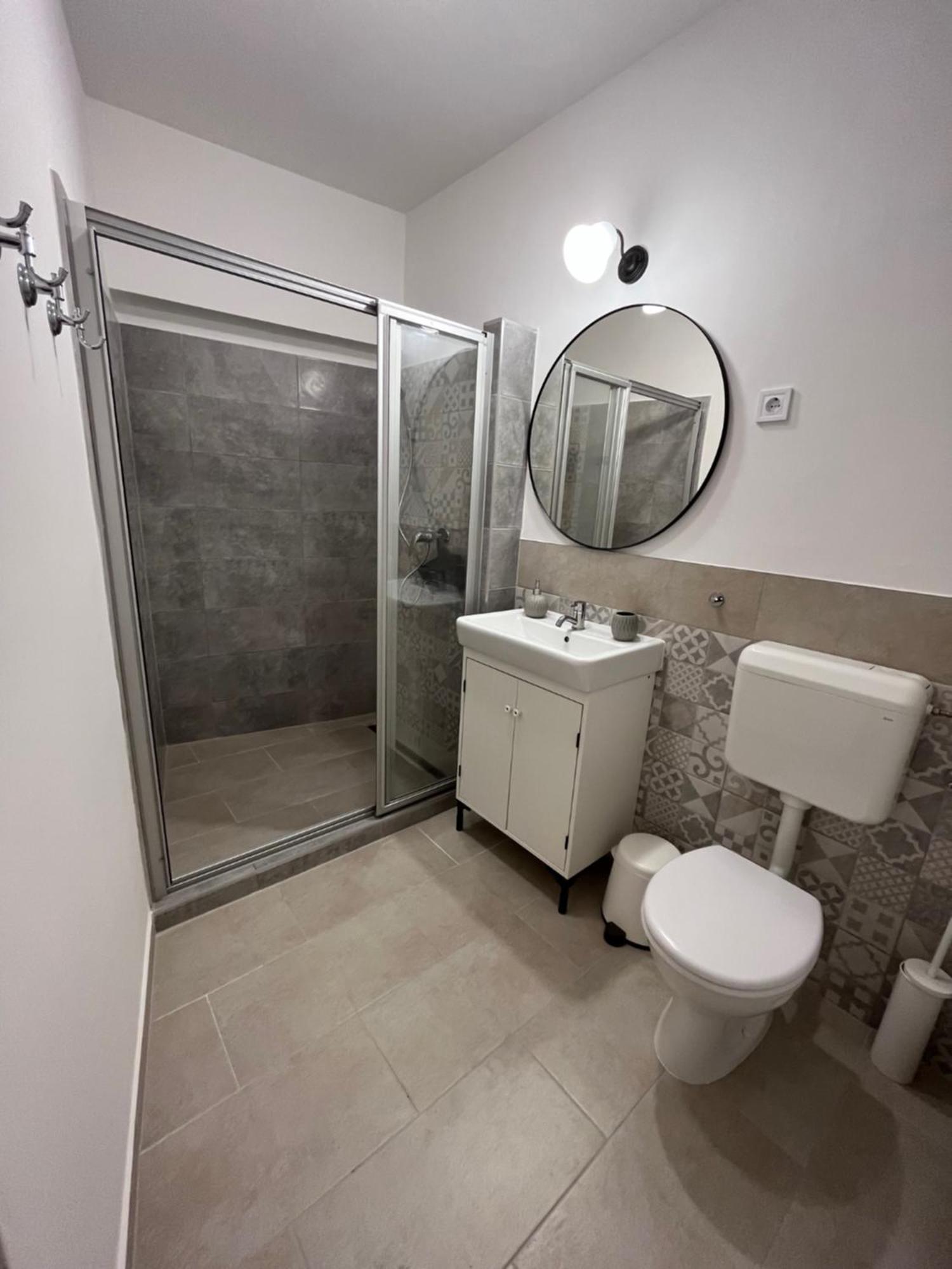 Pacsirta Apartmanhaz Егер Екстериор снимка